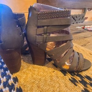 Dark Gray Heels 8 🤍🤍🤍🤍